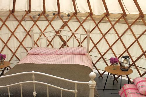 293thumb_yurt_interior