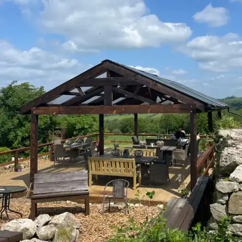 Outdoor dinning area. Glamping-dining-hang-out-area_mountain-views